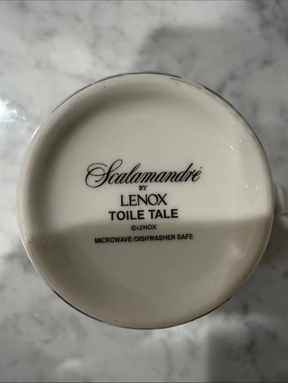 SCALAMANDRE by LENOX Toile Tale Amethyst 2 Accent Plates & Mug Pattern:  L TOTAM